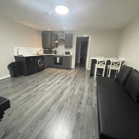 Hosted By Ryan - 2 Bedroom Apartment リヴァプール エクステリア 写真