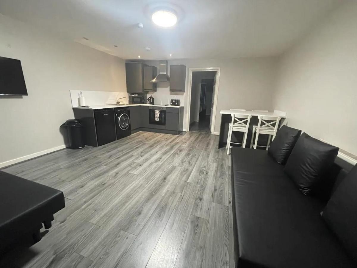Hosted By Ryan - 2 Bedroom Apartment リヴァプール エクステリア 写真