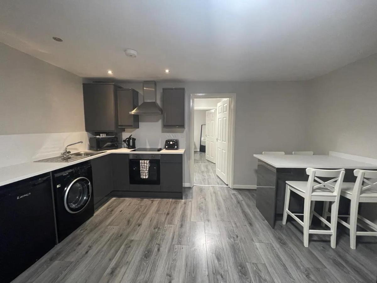 Hosted By Ryan - 2 Bedroom Apartment リヴァプール エクステリア 写真